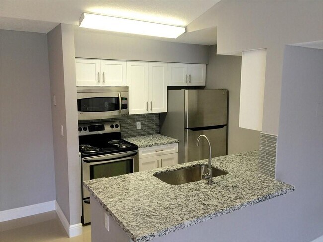 Building Photo - 2946 S University Dr