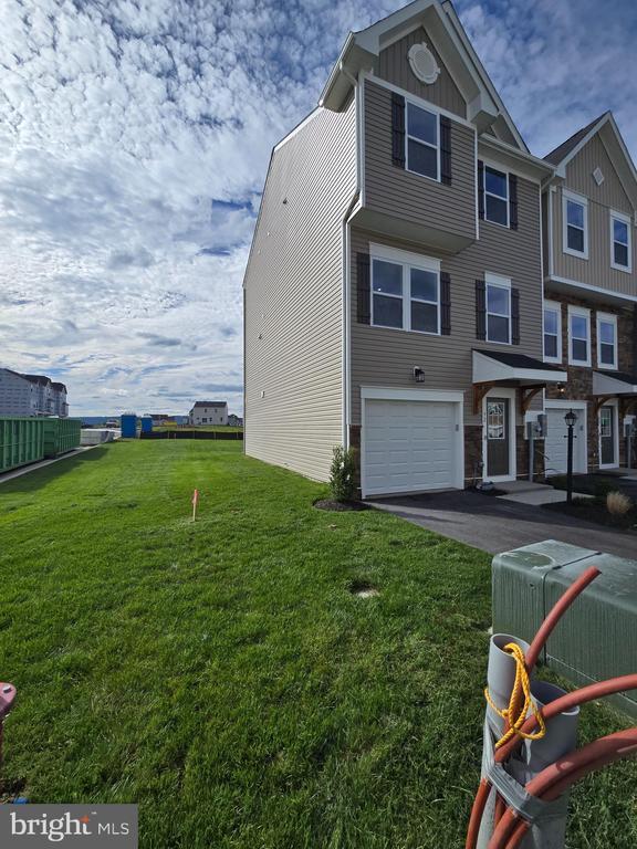 Building Photo - 92 Zander Rd