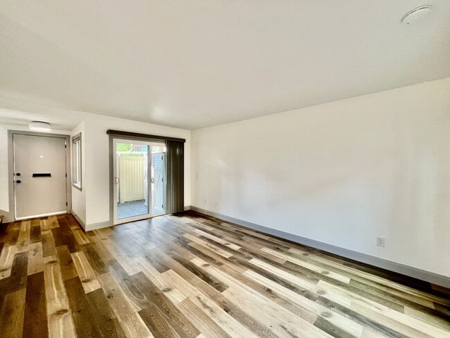 Foto del edificio - Gorgeous 2B/1BA w/ Large Carport & Washer/...