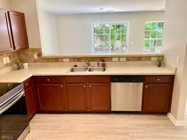 Building Photo - 2780 Mayfair Dr