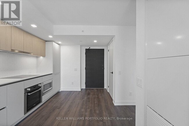 Building Photo - 609 Sherbourne St