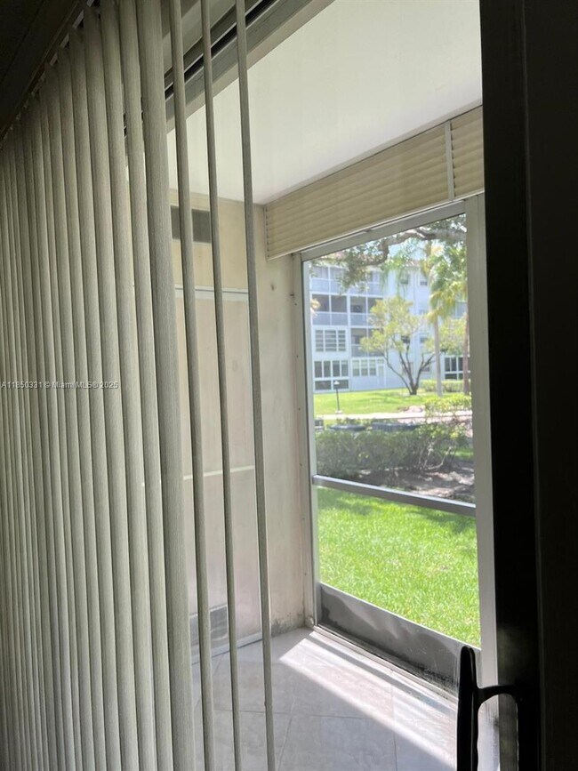 Foto del edificio - 1400 SW 124th Terrace