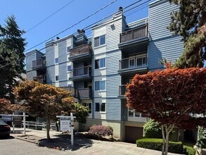 Building Photo - 3045 20th Ave W