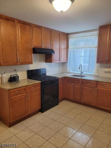 Building Photo - 131 Cherry St