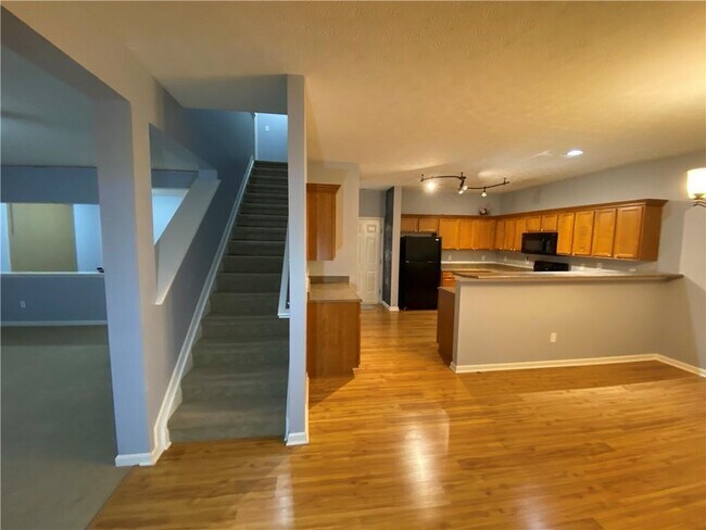 Building Photo - 5221 Bombay Dr