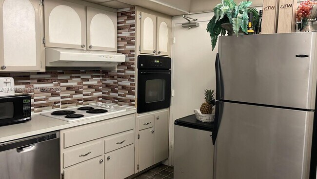 Building Photo - 4020 Galt Ocean Dr