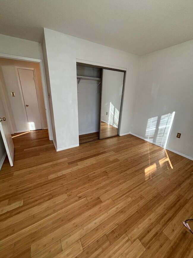 Building Photo - 179 Amberly Dr