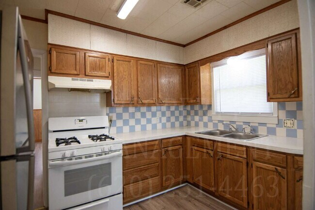 Building Photo - Cozy 2 Bed Home with Fireplace