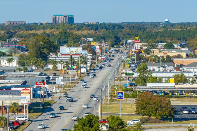 You'll find plenty of shops and restaurants in Florence.