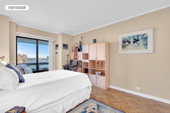 Building Photo - 530 E 76th St