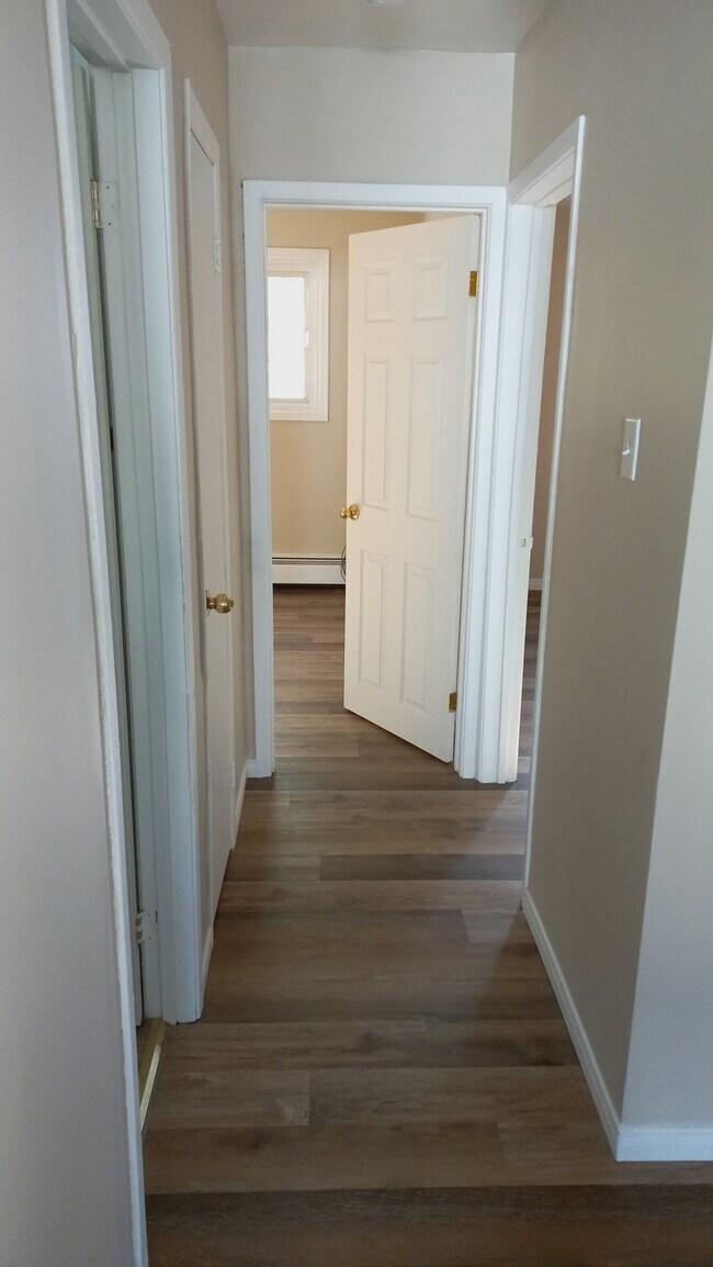 Building Photo - 110 Witmore Ave (2 Bedroom)