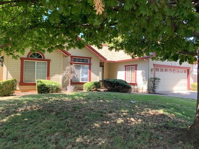 Foto del edificio - Perfect Location! Steps to schools, Upper Park and Wildwood Park. 3 Bedroom 2 Bath PARTIALLY FURN...