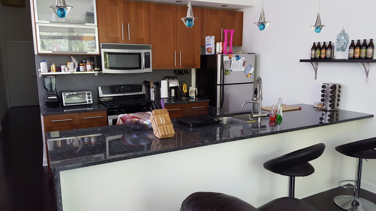 2514 Abercorn St, Savannah, GA 31401 Condo for Rent in Savannah, GA