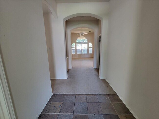 Building Photo - 1001 Hunter's Creek Dr
