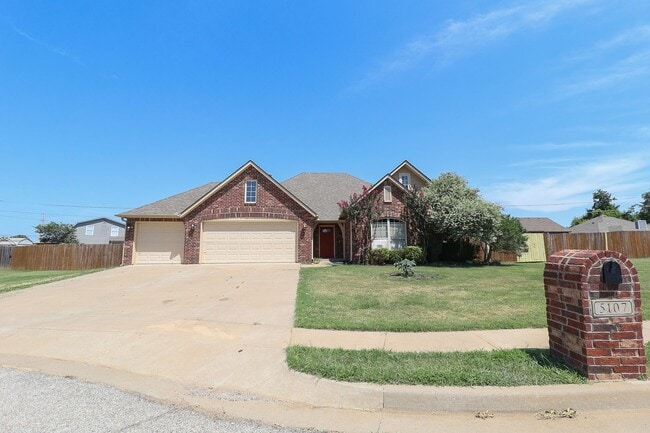 Building Photo - Spacious 4 bedroom 3 bathroom home In Sand Springs