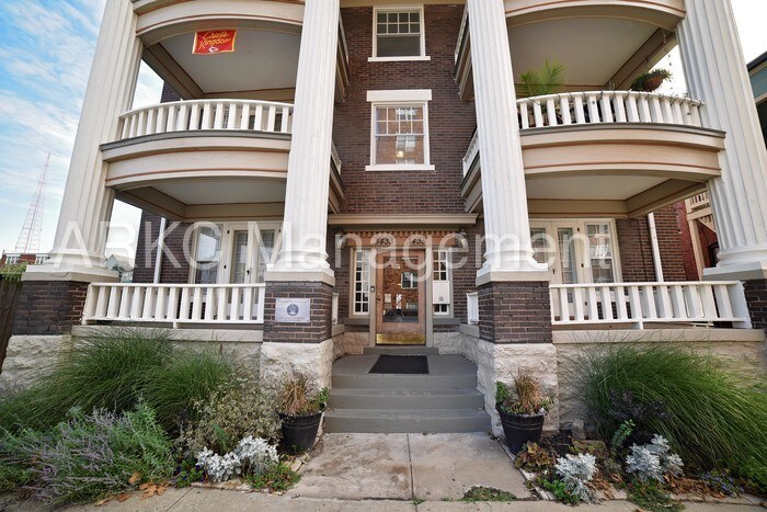 Primary Photo - 3435 Central St