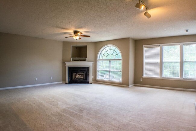 Building Photo - 624 Ivy Glen Dr