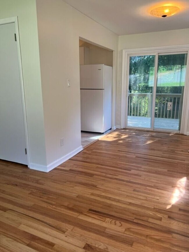 Building Photo - West Asheville Rental!