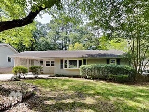 Building Photo - 668 Scott Cir
