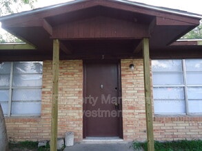Building Photo - 2401 Gumwood Ave W