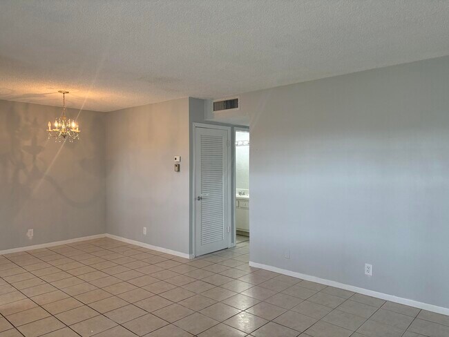 Foto del edificio - 5300 Washington St