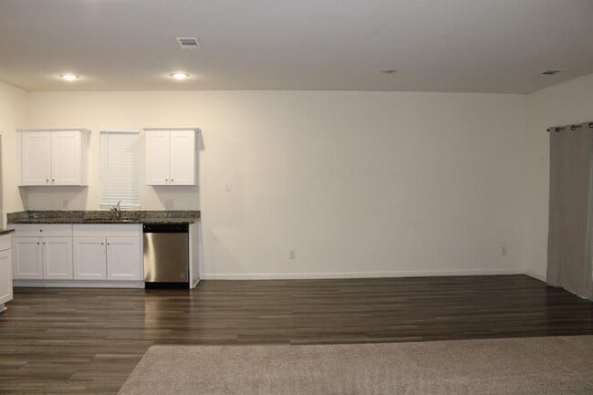 Building Photo - 748 Crestridge Dr