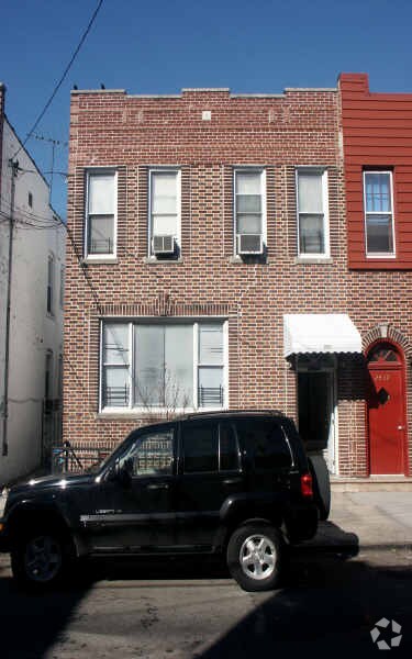 Building Photo - 2437 Fuller St