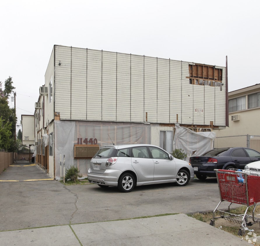 Foto del edificio - 11440 Califa St