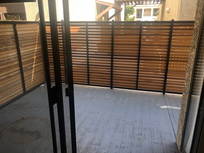 Foto del edificio - 1655 Greenfield Ave