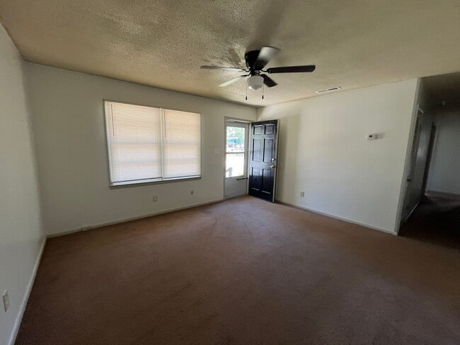 Building Photo - 1328 Welsey Ln. Valdosta, GA 31601
