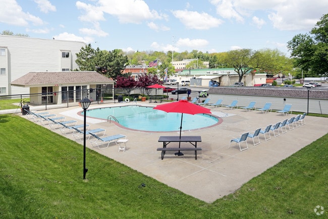 Pool - Mandalay on Pacific