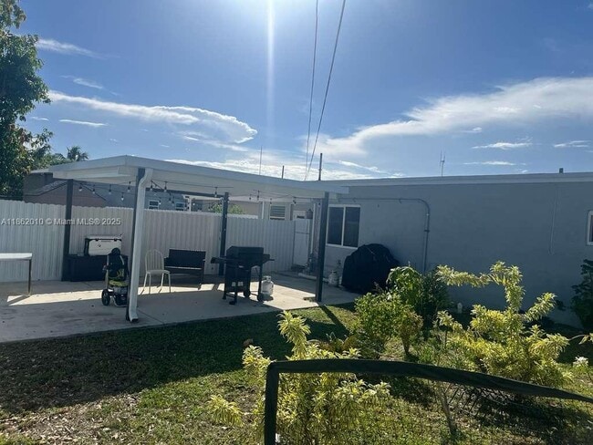 Foto del edificio - 3500 SW 36th St