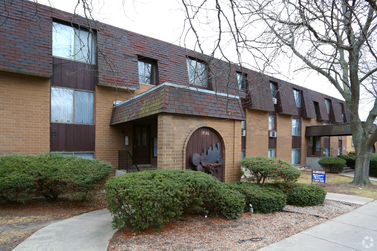 Building Photo - Forest View Manor