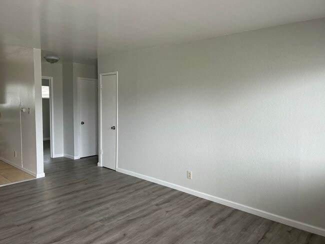 Building Photo - 4100-4106 S 41st Street