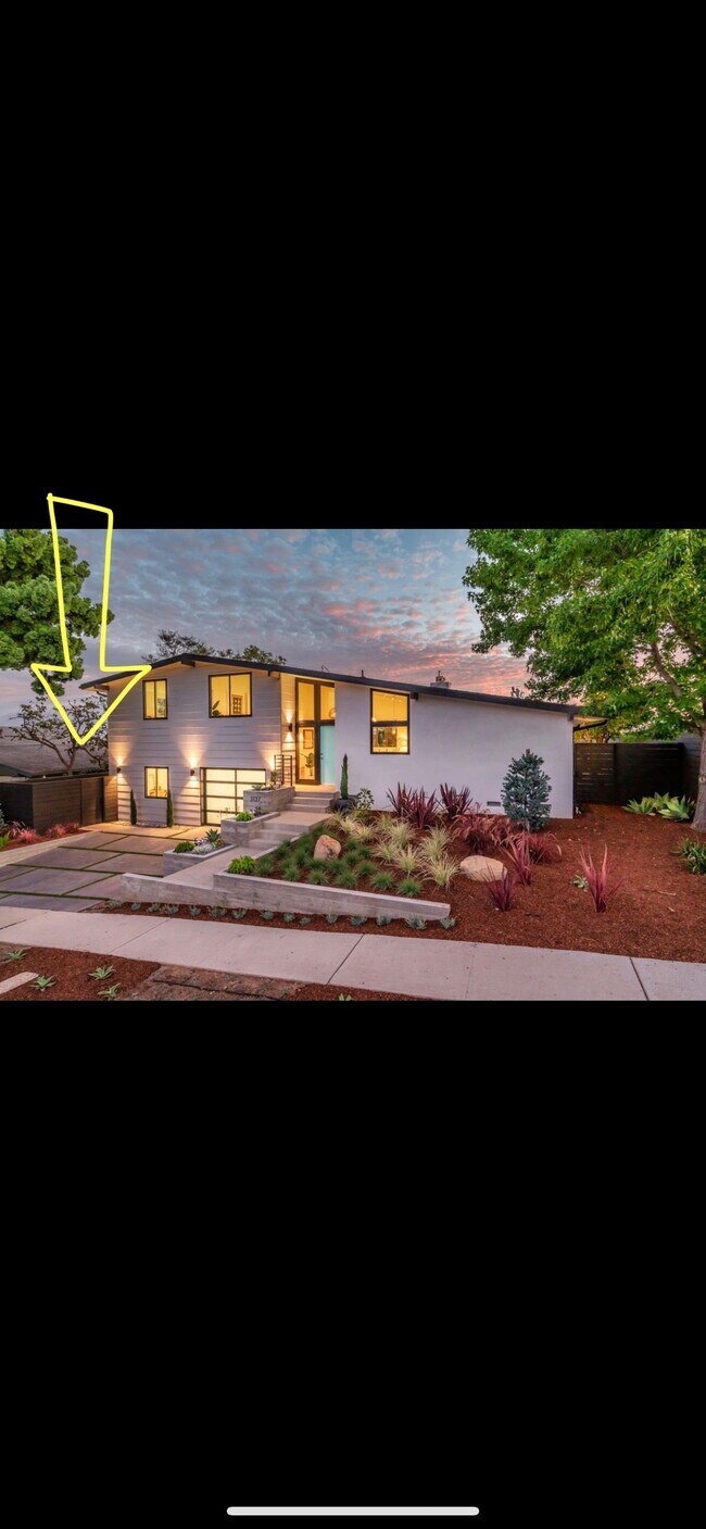 Private entrance - 3137 Lucinda Ln