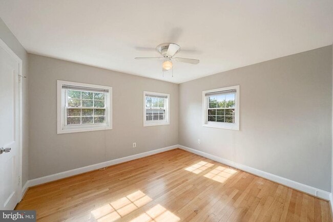 Building Photo - 14 E Myrtle St