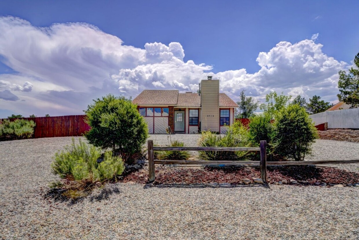 Foto principal - Incredible Home with views and fenced yard!