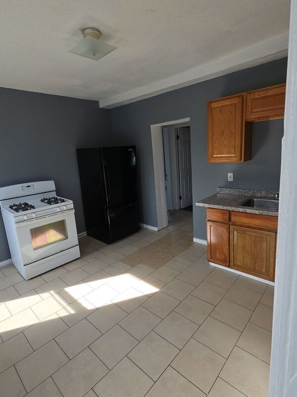 Building Photo - 529-531-531 Armory St