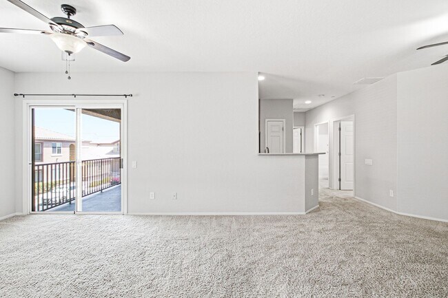 Building Photo - 6868 Sky Pointe Dr