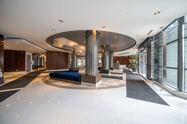 Building Photo - 410 Queens Quay W