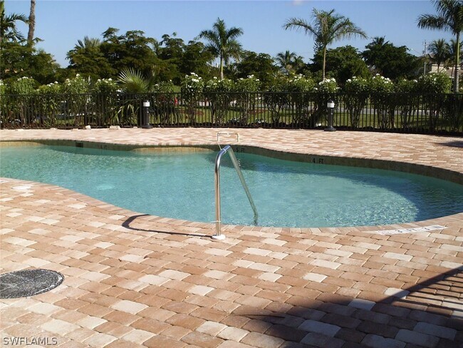Foto del edificio - 5781 Cape Harbour Dr