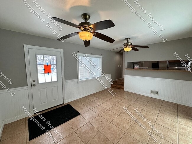 Building Photo - Three Bedroom Home Between GVSU and Standale