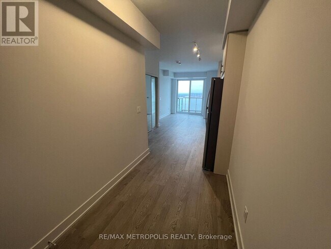 Photo du bâtiment - 2550-2550 Simcoe St N