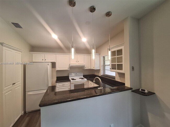 Foto del edificio - 22280 Timberly Dr