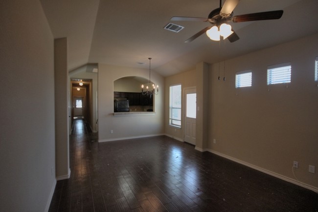 Building Photo - Charming Duplex in Georgetown!
