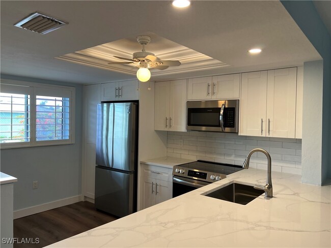 Building Photo - 146 Cypress Way E