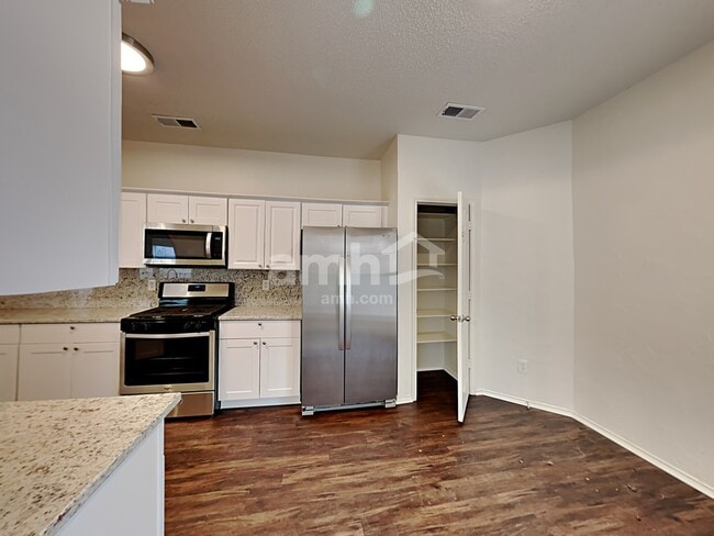 Building Photo - 4521 Mustang Dr