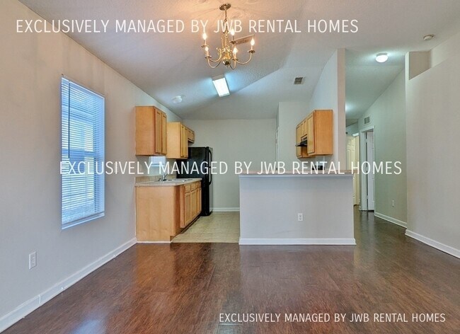 Foto del edificio - 8490 India Ave