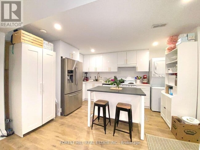 Building Photo - 55 Toporowski Ave