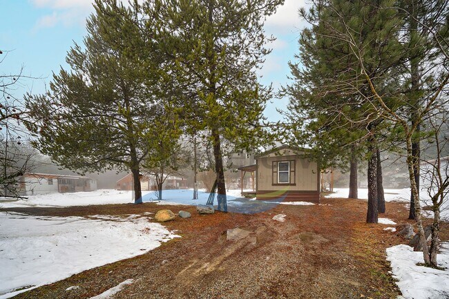 Foto del edificio - 2 Bedroom 2 Bathroom Home with Off-Street Parking Available in Athol!